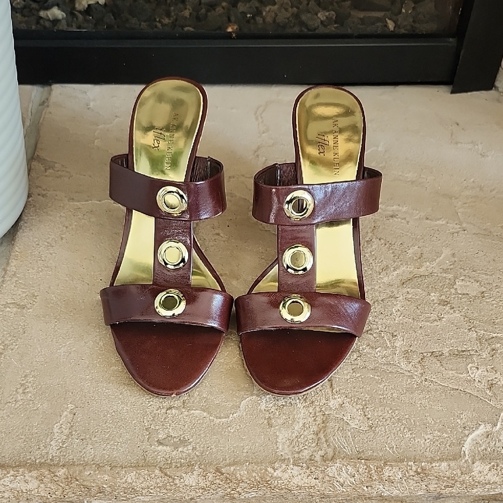 NEW Anne Klein Chocolate Heels with Gold Rings Accents Size 10